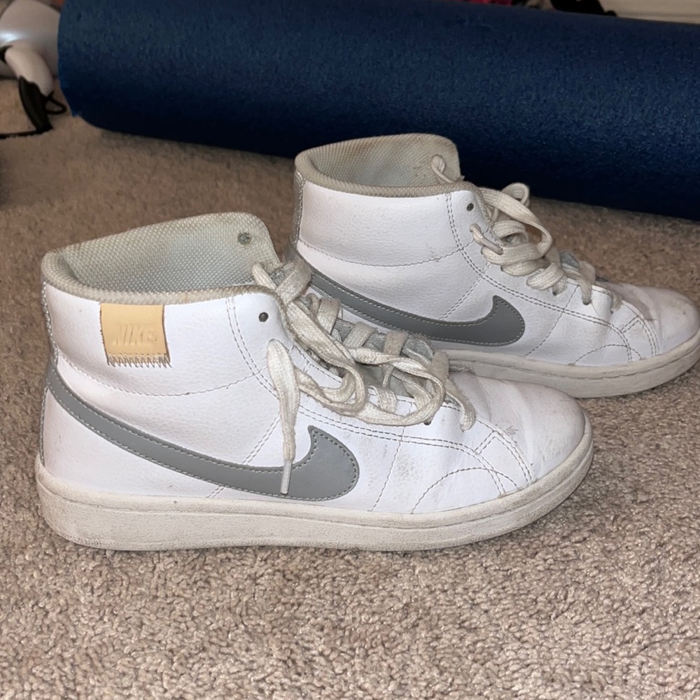 nike blazers, size US 7, dirty but i’m sure it’s cleanable, very in tact